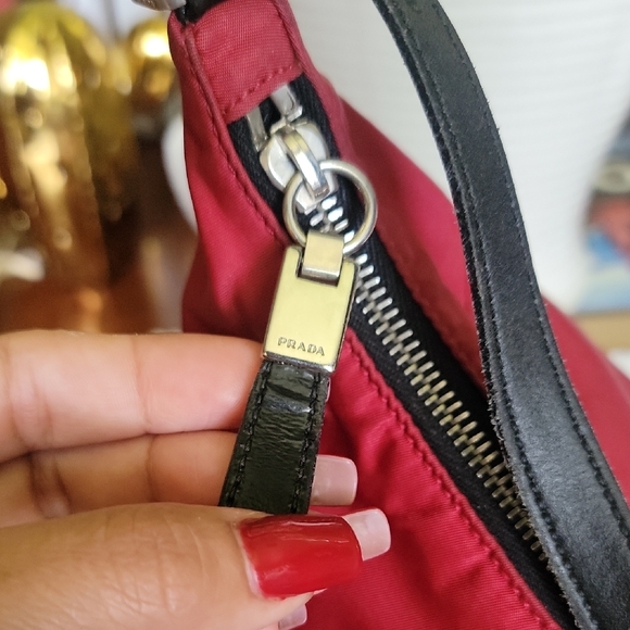 Prada Red and Orange Shoulder Bag with Vibrant Design - Picture 7 of 15